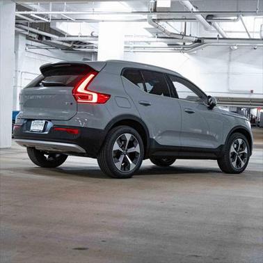2025 Volvo XC40 B5 Plus Bright Theme
