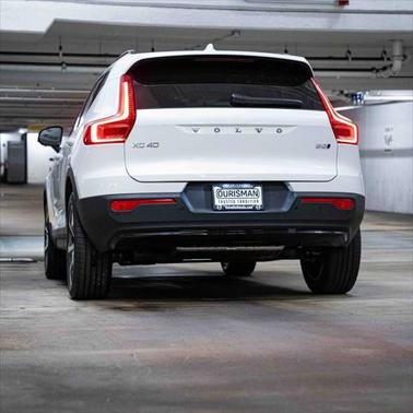 2025 Volvo XC40 B5 Plus Dark Theme
