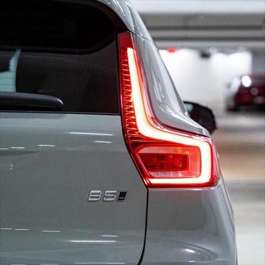 2025 Volvo XC40 B5 Ultra Dark Theme