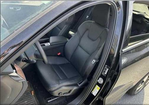Onyx Black 2024 Volvo XC60 Plus