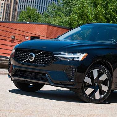 Onyx Black 2024 Volvo XC60 Plus