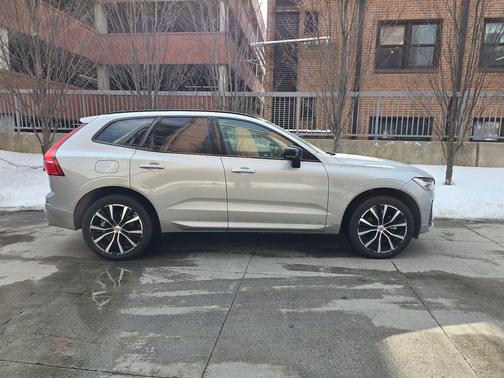 2025 Volvo XC60 B5 Plus