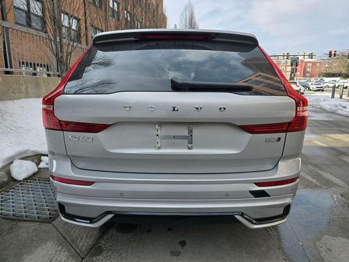 2025 Volvo XC60 B5 Plus