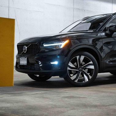 2026 Volvo XC40 Ultra, B5 AWD Gas (mild hybrid), Dark
