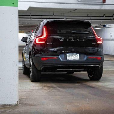 2026 Volvo XC40 Ultra, B5 AWD Gas (mild hybrid), Dark