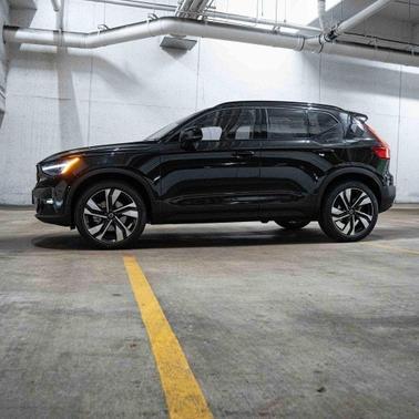 2026 Volvo XC40 Ultra, B5 AWD Gas (mild hybrid), Dark