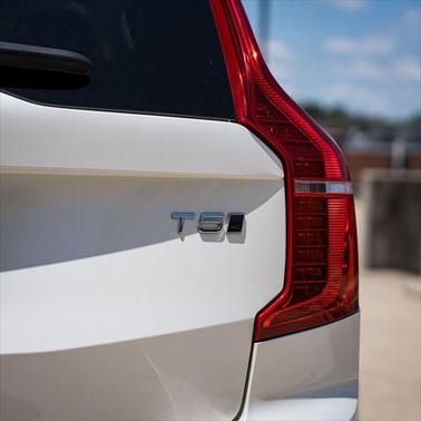 2021 Volvo XC90 T5 Momentum