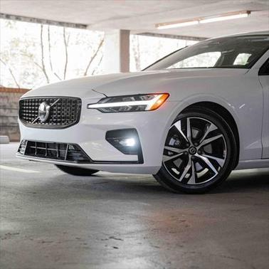 2024 Volvo S60 B5 Core Dark Theme