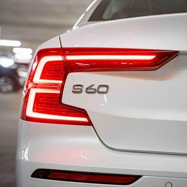 2024 Volvo S60 B5 Core Dark Theme