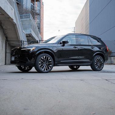 2026 Volvo XC90 Plug-In Hybrid T8 Ultra Dark Theme 6-Seater