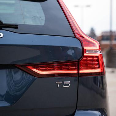 2021 Volvo V60 T5 Momentum