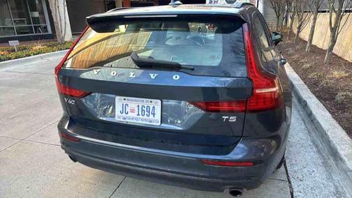 2021 Volvo V60 T5 Momentum