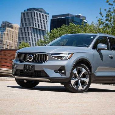 Thunder Grey 2023 Volvo XC40 Plus