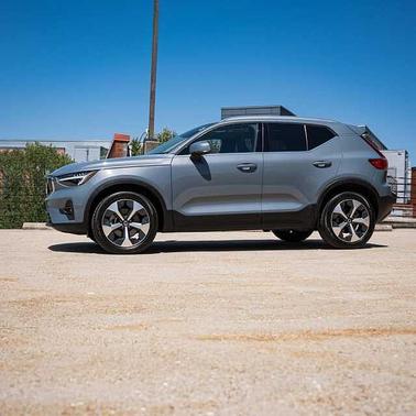 Thunder Grey 2023 Volvo XC40 Plus