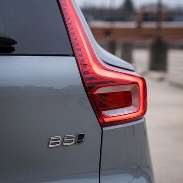 2025 Volvo XC40 B5 Plus Bright Theme