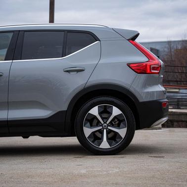 2025 Volvo XC40 B5 Plus Bright Theme