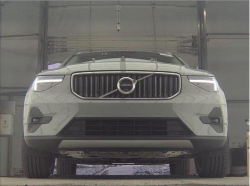 2025 Volvo XC40 B5 Plus Bright Theme