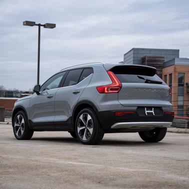 2025 Volvo XC40 B5 Plus Bright Theme