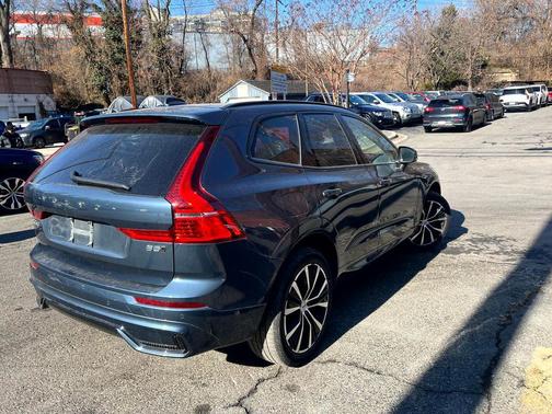 2025 Volvo XC60 B5 Plus