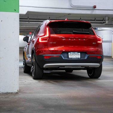 2025 Volvo XC40 B5 Ultra Bright Theme