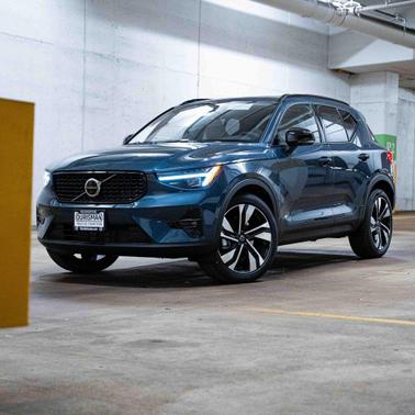 2026 Volvo XC40 Ultra, B5 AWD Gas (mild hybrid), Dark