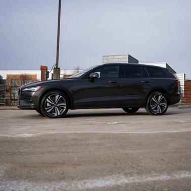 2025 Volvo V60 Cross Country B5 Plus