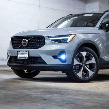 2026 Volvo XC40 B5 Plus