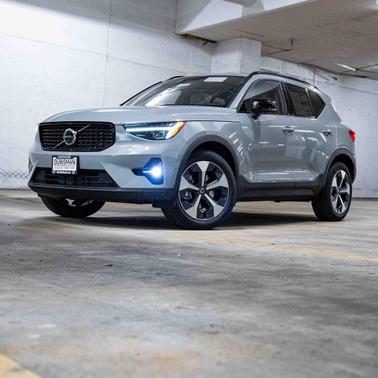2026 Volvo XC40 B5 Plus