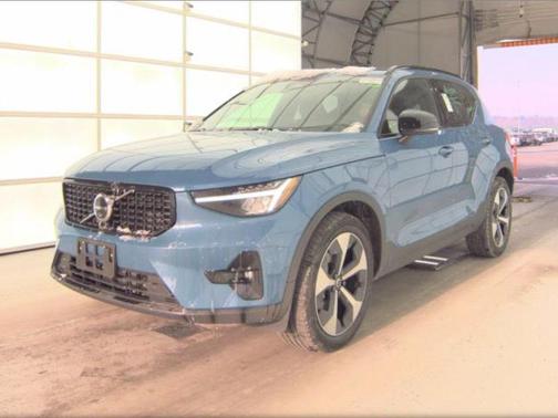 2025 Volvo XC40 B5 Plus Dark Theme