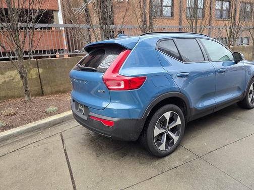 2025 Volvo XC40 B5 Plus Dark Theme