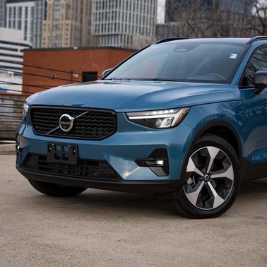 2025 Volvo XC40 B5 Plus Dark Theme