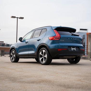 2025 Volvo XC40 B5 Plus Dark Theme