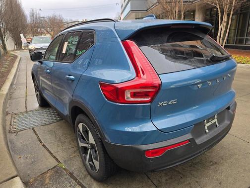 2025 Volvo XC40 B5 Plus Dark Theme