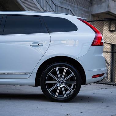 2017 Volvo XC60 T6 Inscription