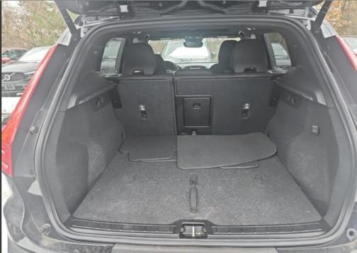 2023 Volvo XC40 B5 Plus Dark Theme