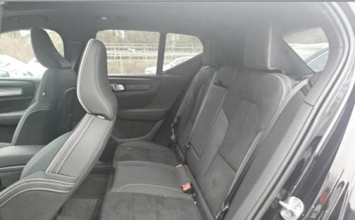 2023 Volvo XC40 B5 Plus Dark Theme