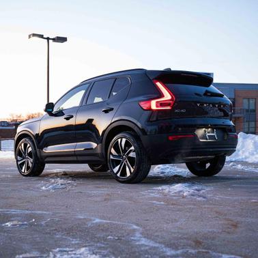 2023 Volvo XC40 B5 Plus Dark Theme