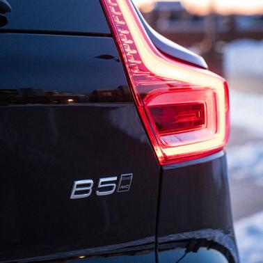 2023 Volvo XC40 B5 Plus Dark Theme