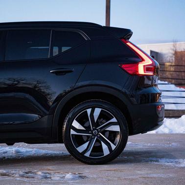 2023 Volvo XC40 B5 Plus Dark Theme