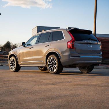 2025 Volvo XC90 Plug-In Hybrid T8 Plus 7-Seater