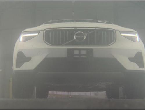 2025 Volvo XC40 B5 Core Bright Theme