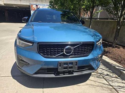 Fjord Blue 2024 Volvo XC40 Core