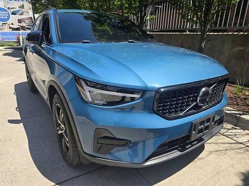 Fjord Blue 2024 Volvo XC40 Core