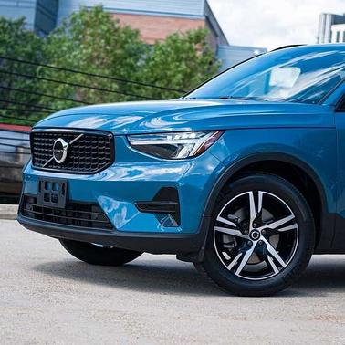 Fjord Blue 2024 Volvo XC40 Core