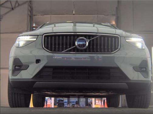 2025 Volvo XC40 B5 Plus Bright Theme