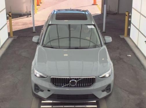 2025 Volvo XC40 B5 Plus Bright Theme