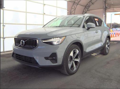 2025 Volvo XC40 B5 Plus Bright Theme