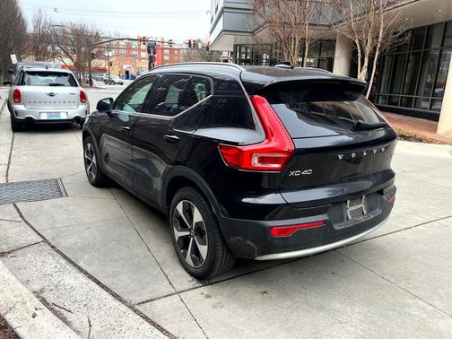 2023 Volvo XC40 B5 Plus Bright Theme