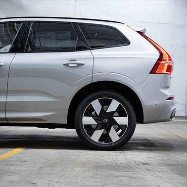 2025 Volvo XC60 Plug-In Hybrid T8 Ultra