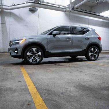 2025 Volvo XC40 B5 Plus Bright Theme